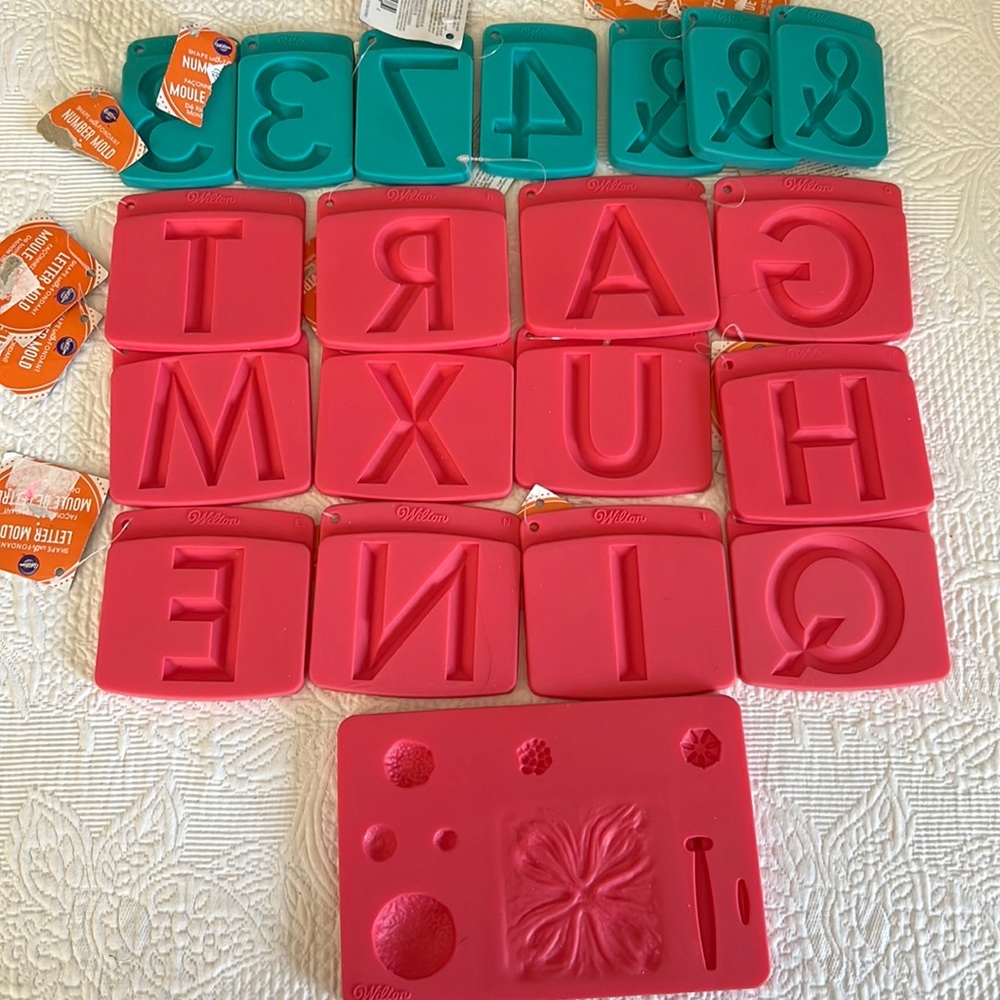 Wilton Silicone Molds NWT 20 pc